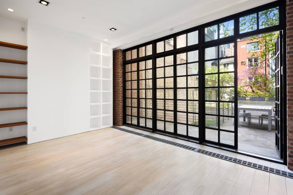 Manhattan, NY 10011,439 W 21st Street