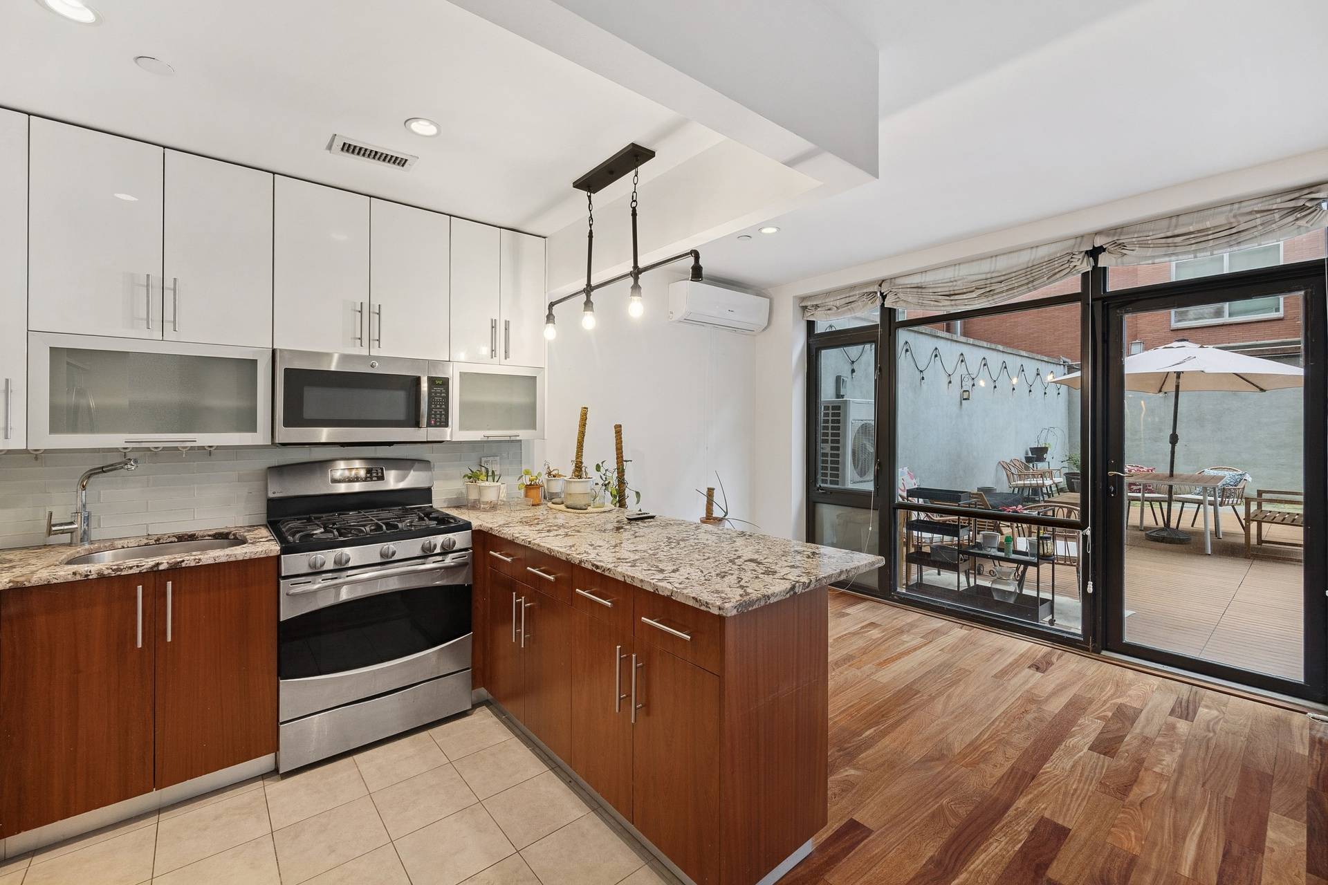 Queens, NY 11101,41-18 27th Street #1-B