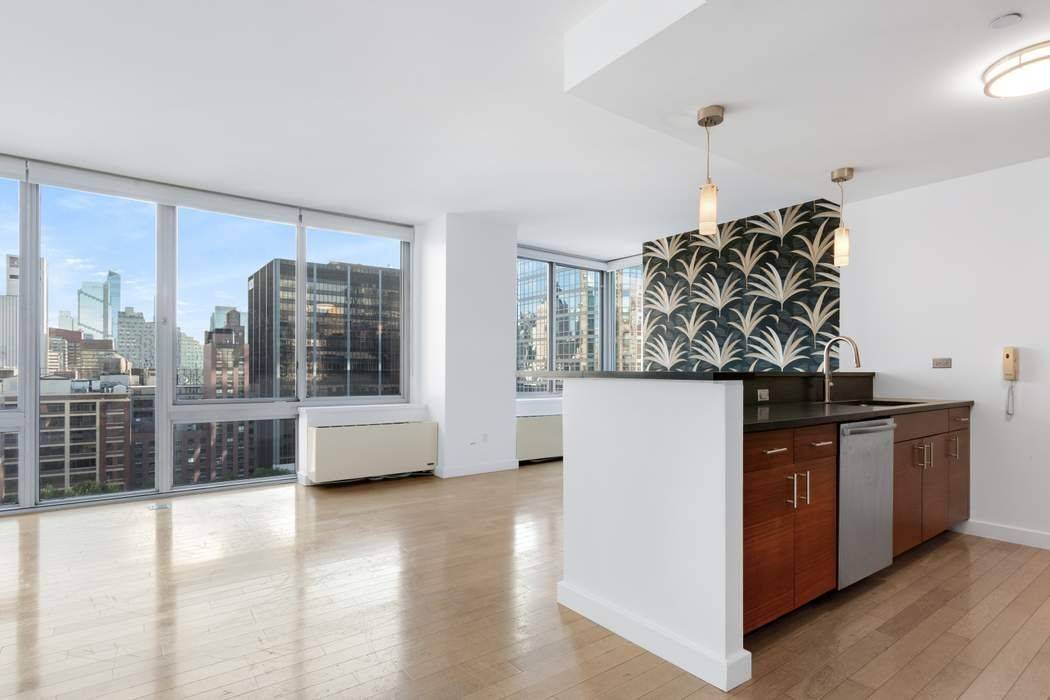 Manhattan, NY 10023,225 W 60th Street #17B