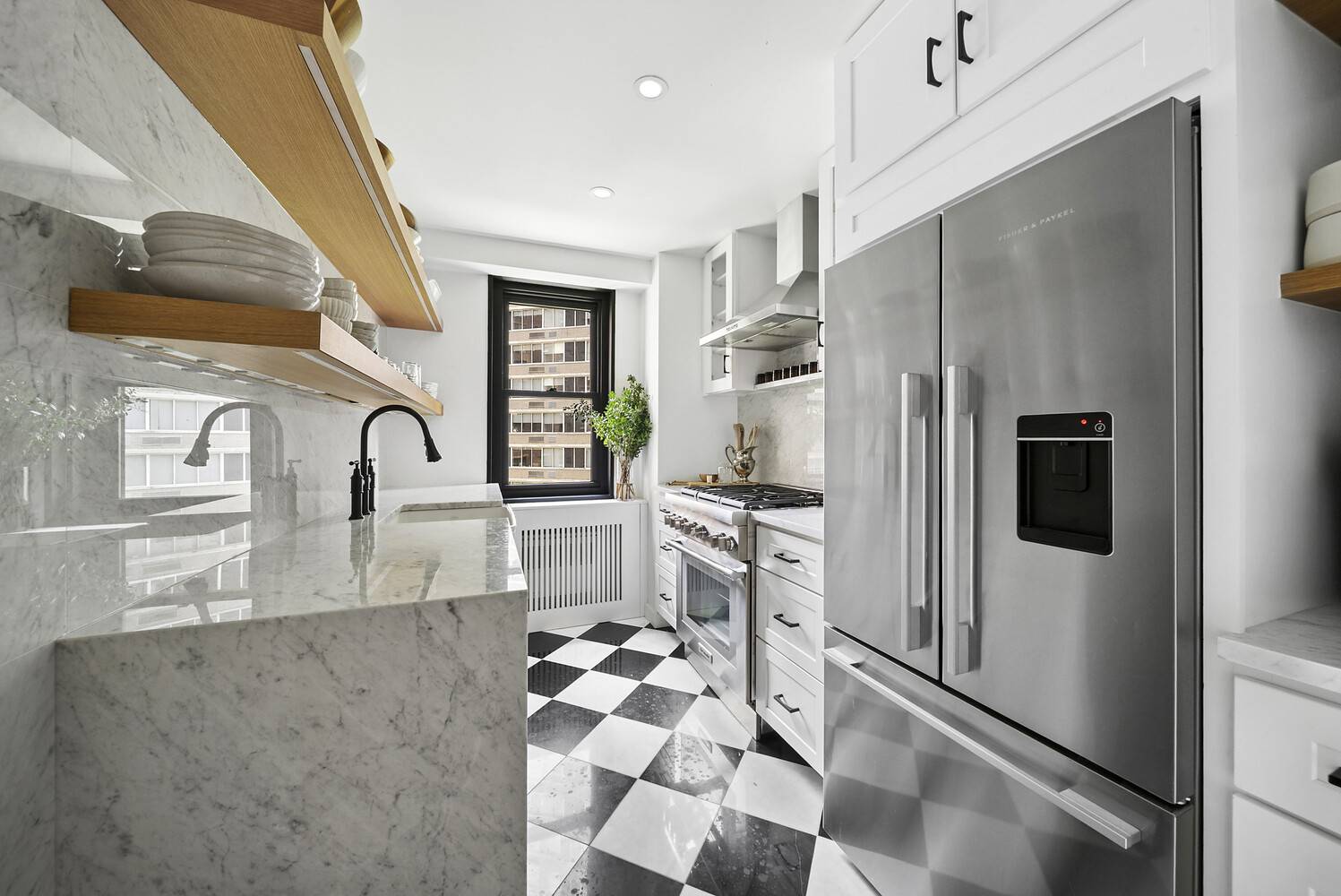 Manhattan, NY 10022,400 E 54TH Street #5F