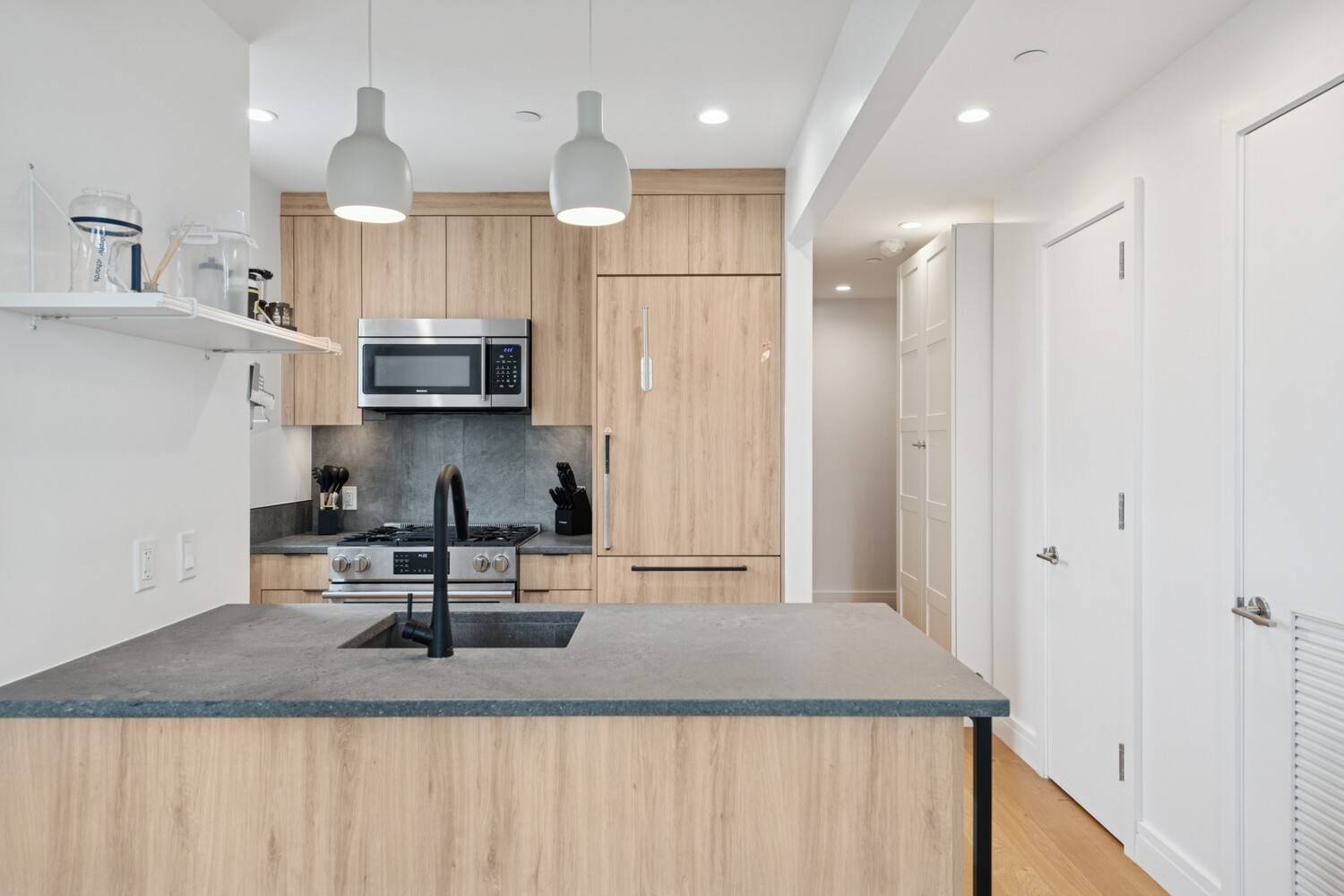 Queens, NY 11101,24-16 QUEENS Plaza S #17E