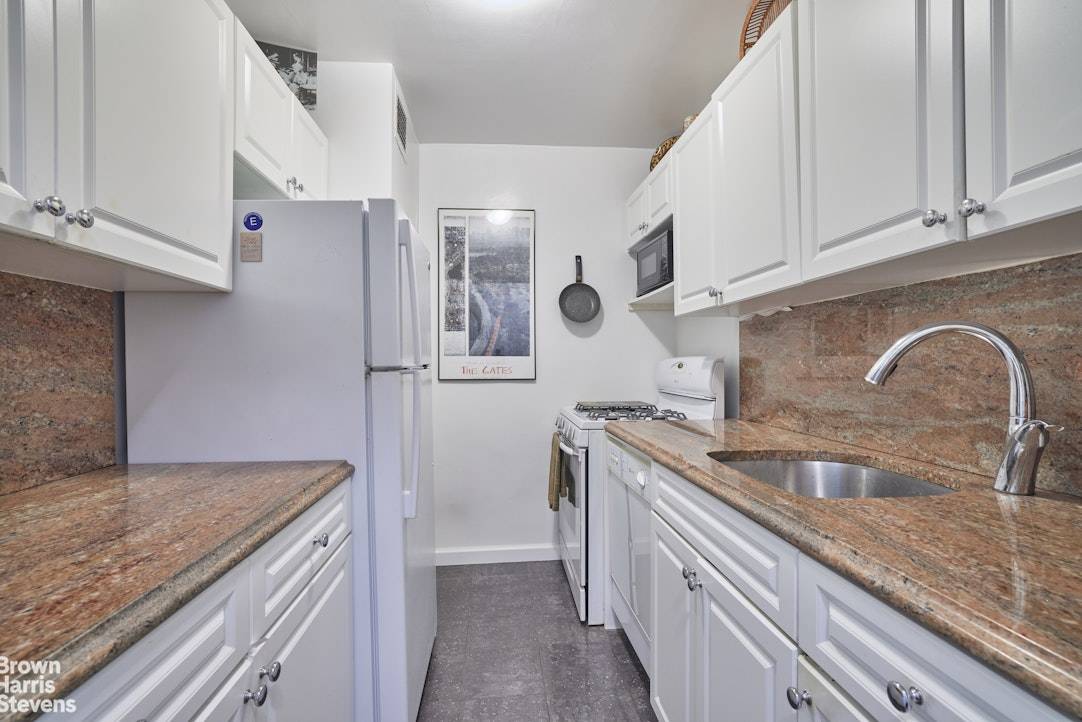 Manhattan, NY 10023,165 W END Avenue #3G