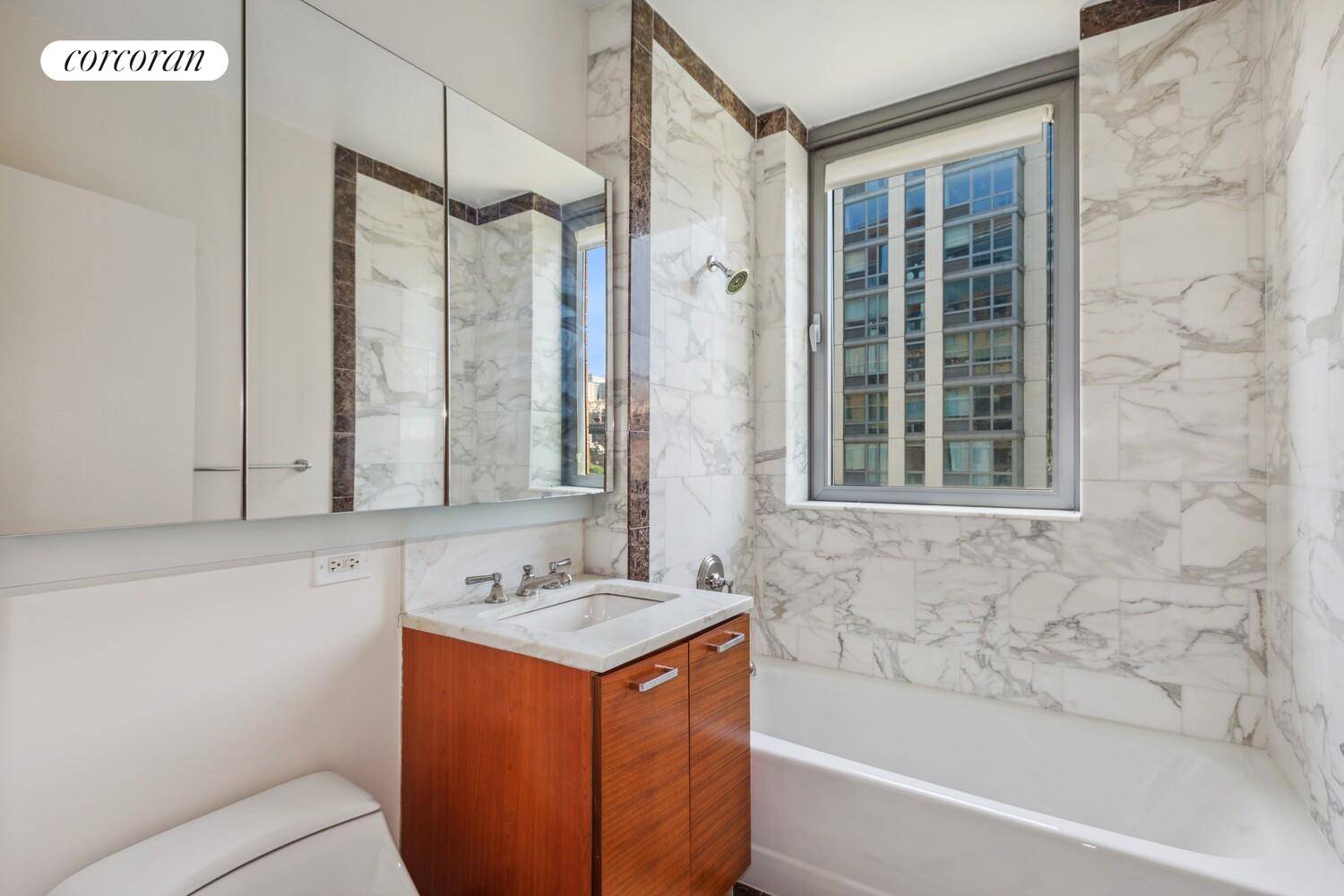 Manhattan, NY 10044,425 MAIN Street #16E