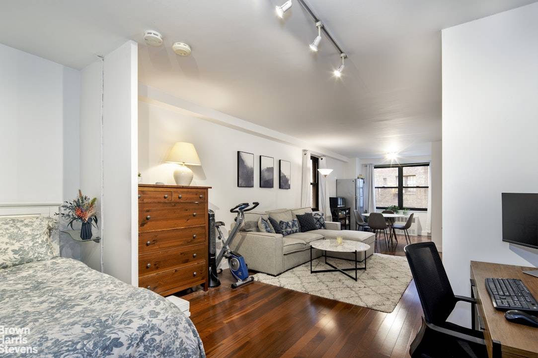 Manhattan, NY 10017,305 E 40TH Street #5X