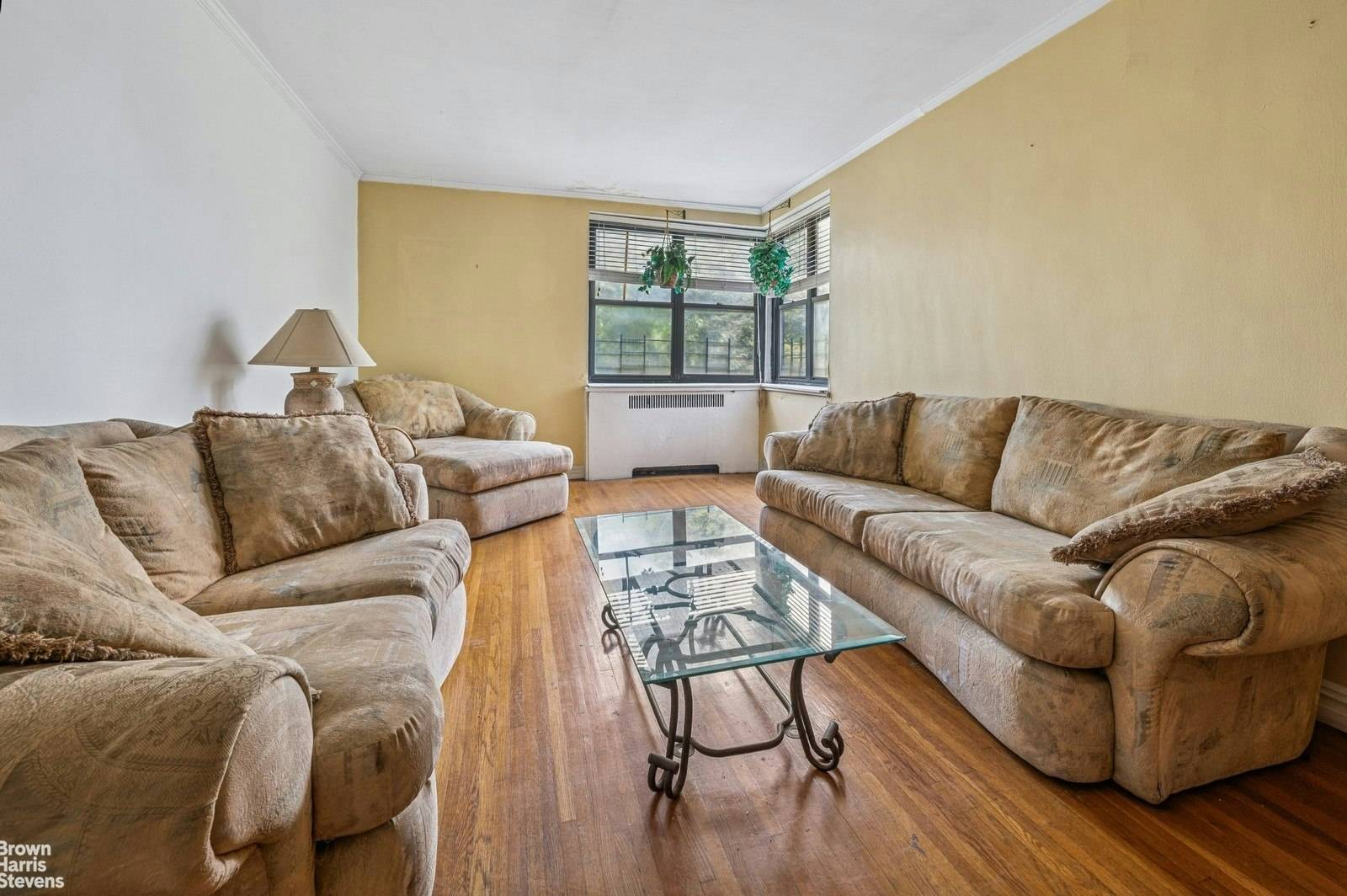 Bronx, NY 10458,306 E MOSHOLU Parkway S #3D