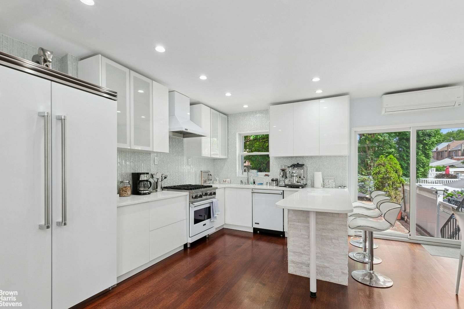 Queens, NY 11379,82-15 PENELOPE Avenue