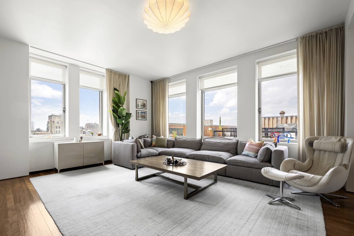 Manhattan, NY 10001,252 7TH Avenue #15N