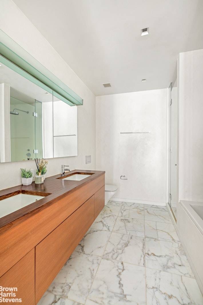 Manhattan, NY 10013,1 YORK Street #5B