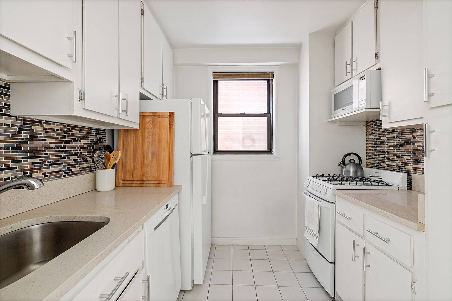 Manhattan, NY 10010,330 3RD Avenue #2J