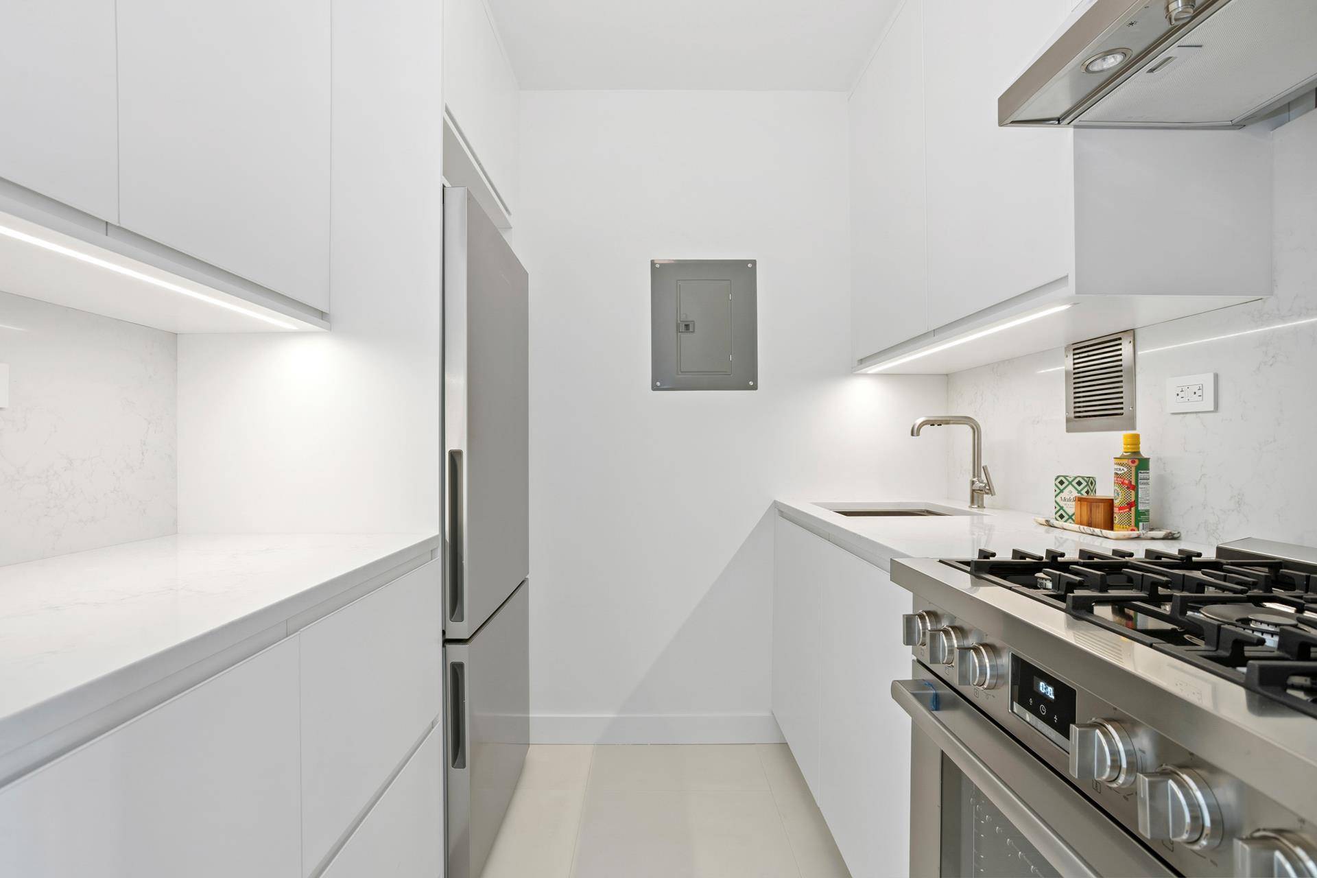 Manhattan, NY 10023,45 W 67TH Street #25F