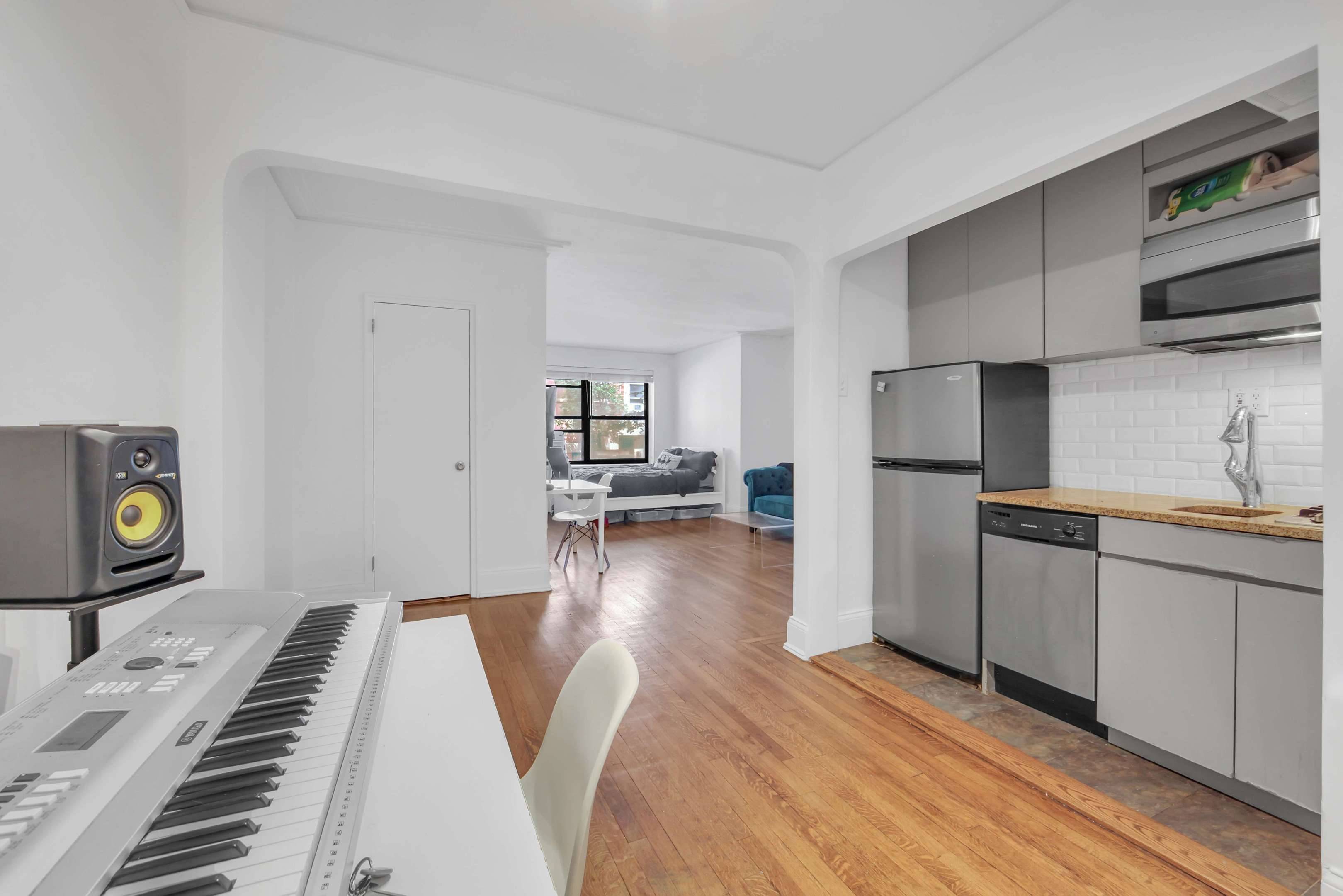 Manhattan, NY 10016,222 E 35th Street #1A