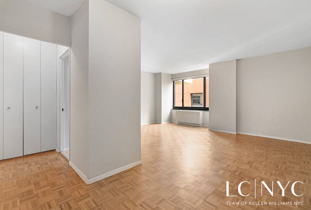 Manhattan, NY 10280,200 Rector Place #9R