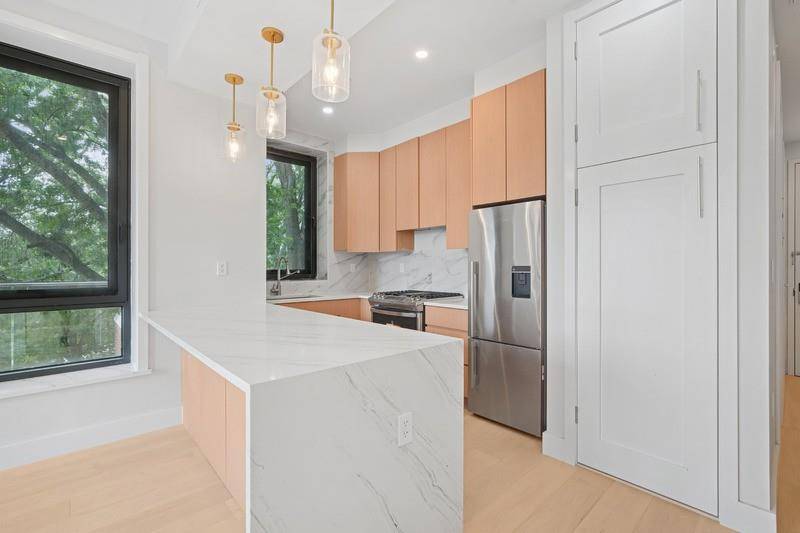 Queens, NY 11355,42-98 Saull Street #402