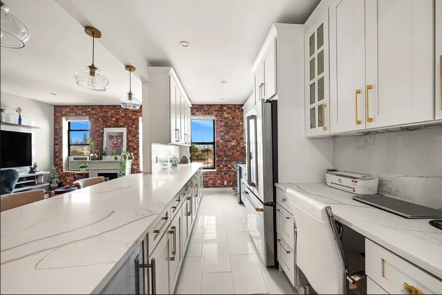 Queens, NY 11103,44-14 NEWTOWN Road #5N