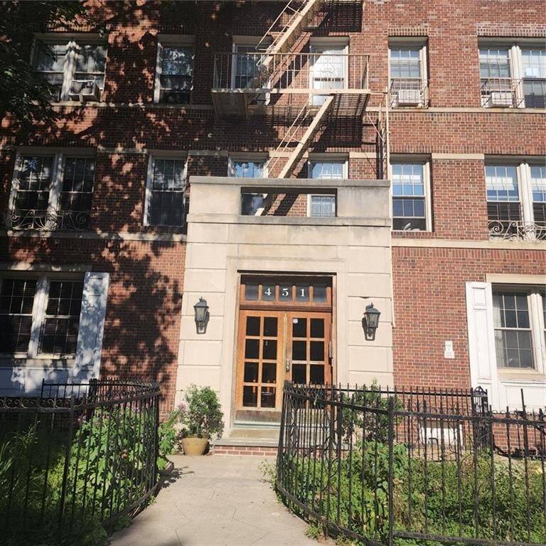 Brooklyn, NY 11238,451 CLINTON Avenue #3A