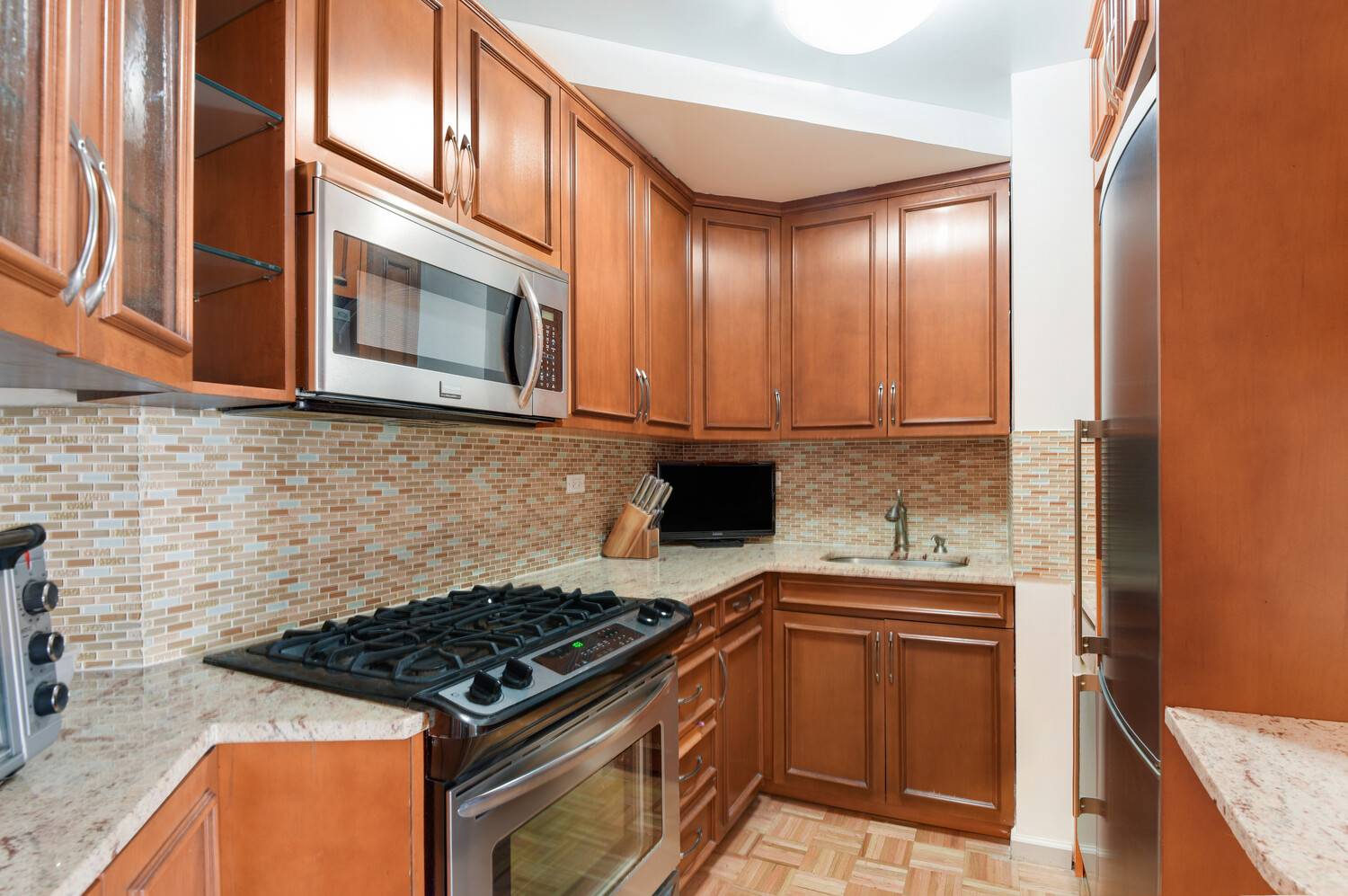 Manhattan, NY 10016,330 E 38TH Street #45M