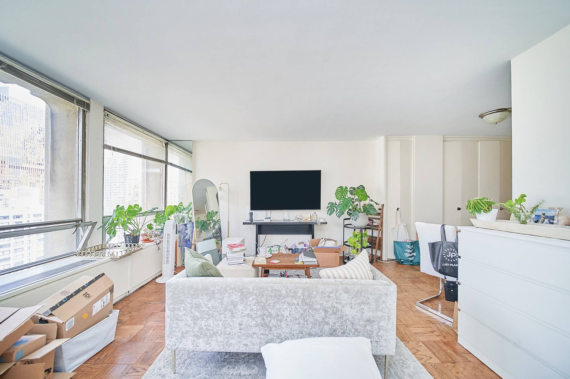 Manhattan, NY 10016,300 E 33rd Street #16G
