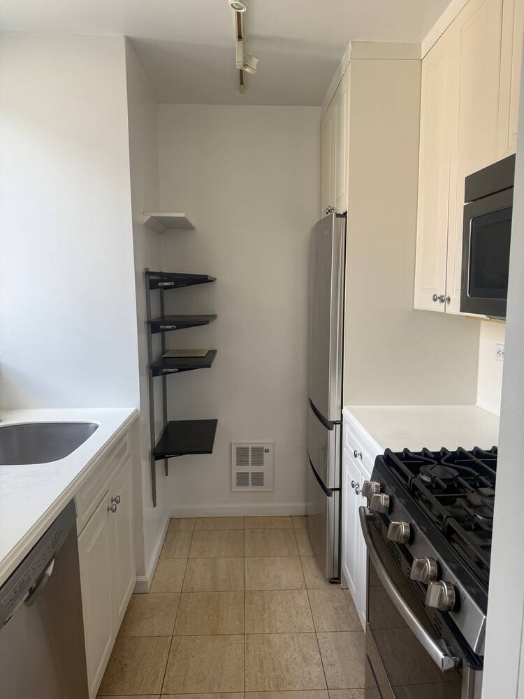 Manhattan, NY 10022,255 E 49TH Street #15A