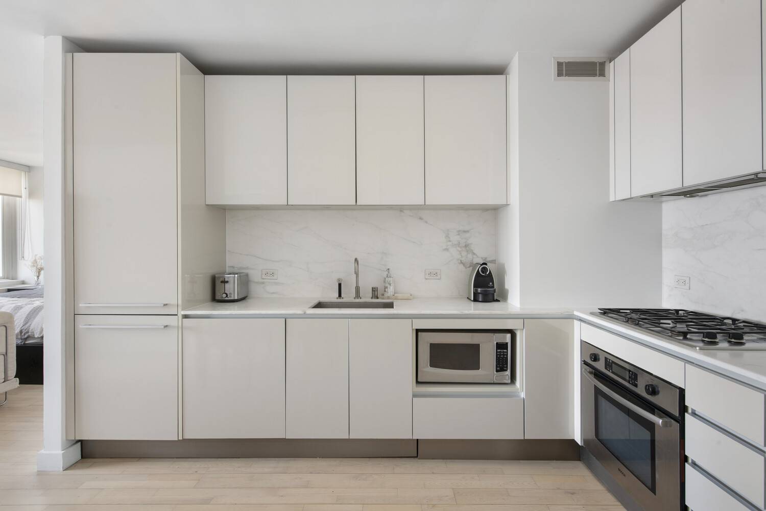 Manhattan, NY 10019,322 W 57TH Street #39U