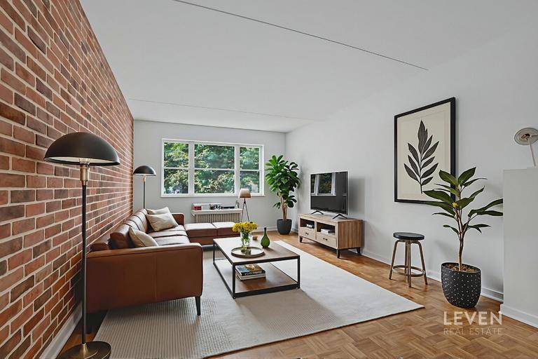 Brooklyn, NY 11218,122 Prospect Park SW #3