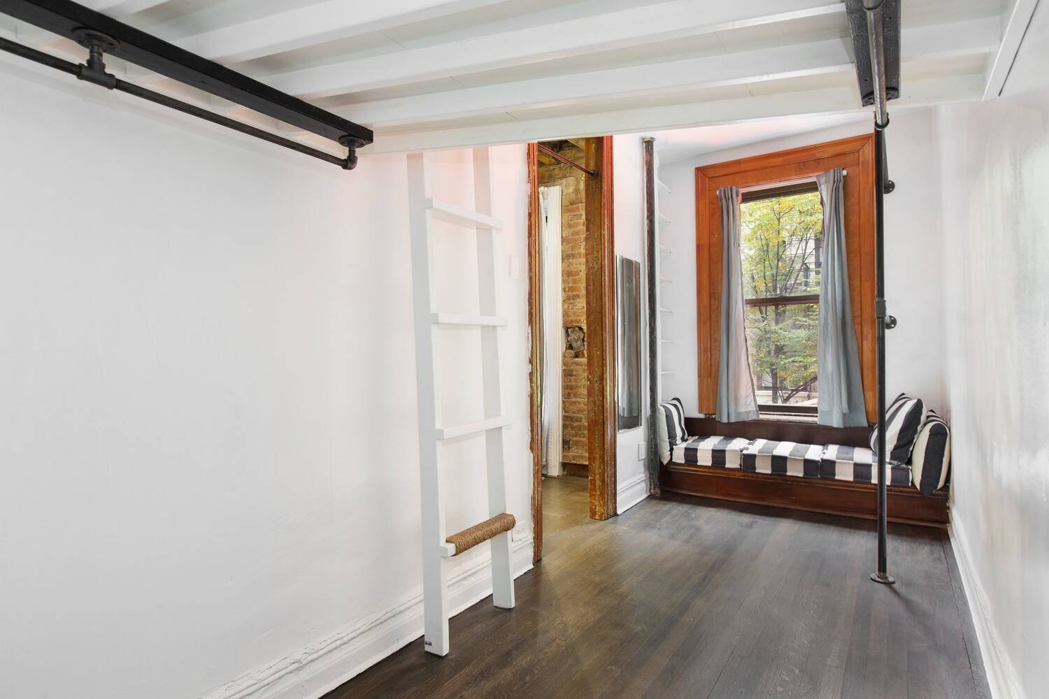 Manhattan, NY 10012,181 THOMPSON Street #3