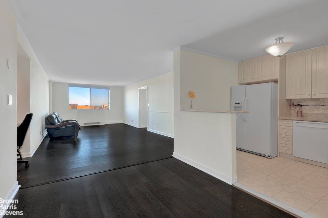 Queens, NY 11360,2 BAY CLUB Drive #7X