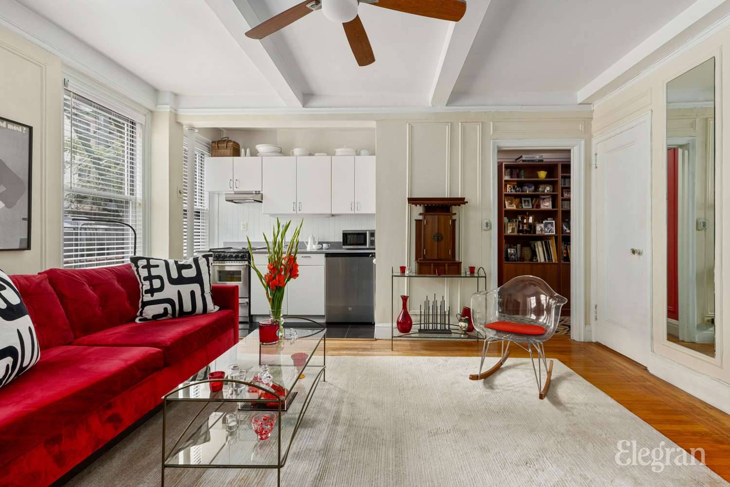 Manhattan, NY 10036,325 W 45th Street #319