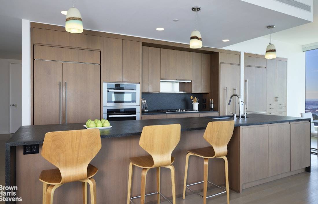 Manhattan, NY 10006,50 WEST Street #48