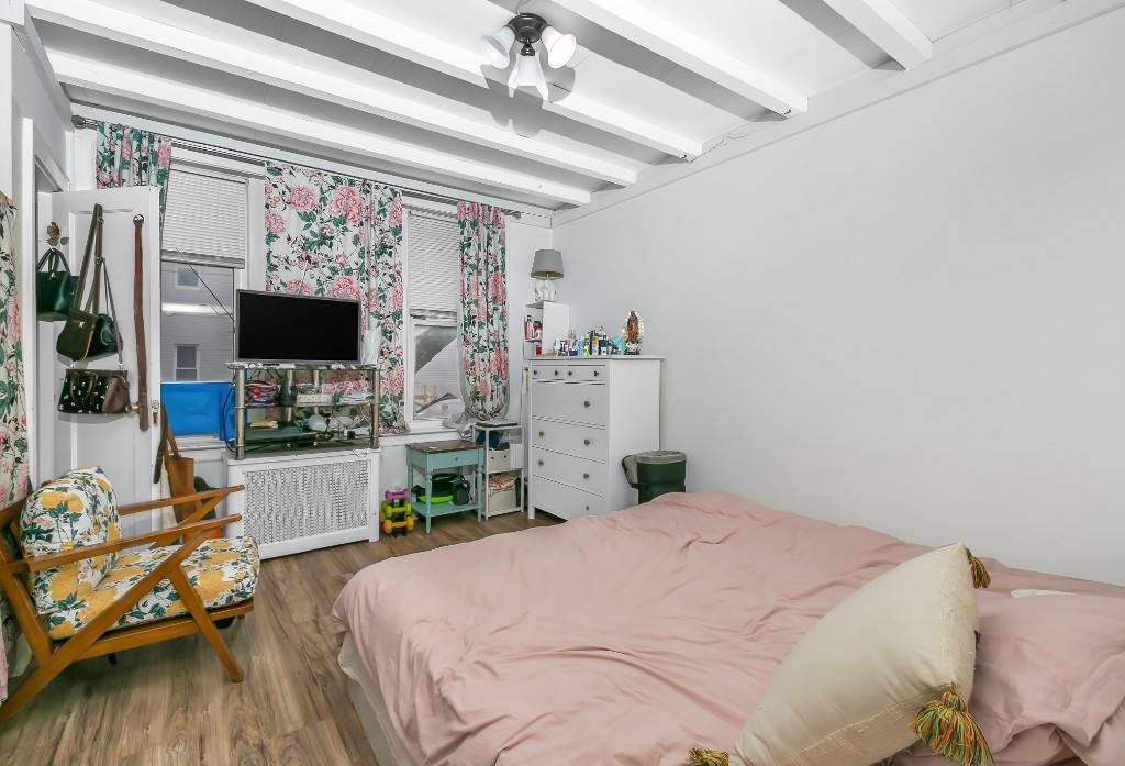 Queens, NY 11385,72-07 73rd Street