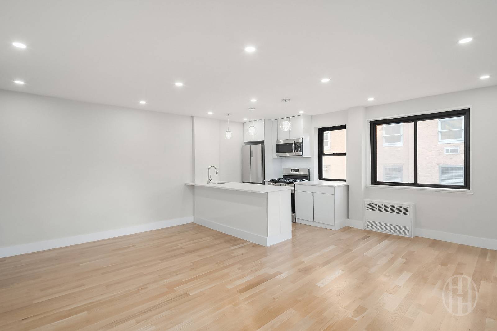 Manhattan, NY 10011-5105,85 8th Avenue #5L