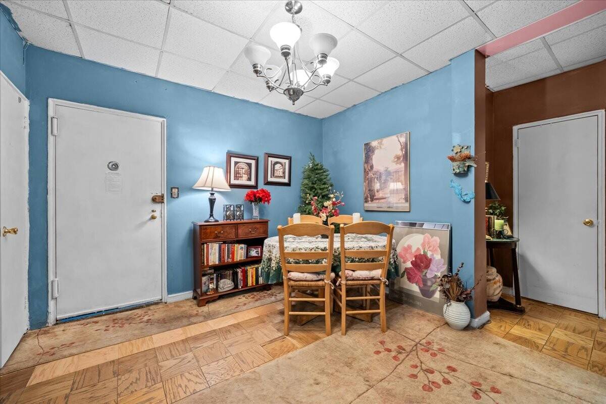 Bronx, NY 10463,3200 NETHERLAND Avenue #D