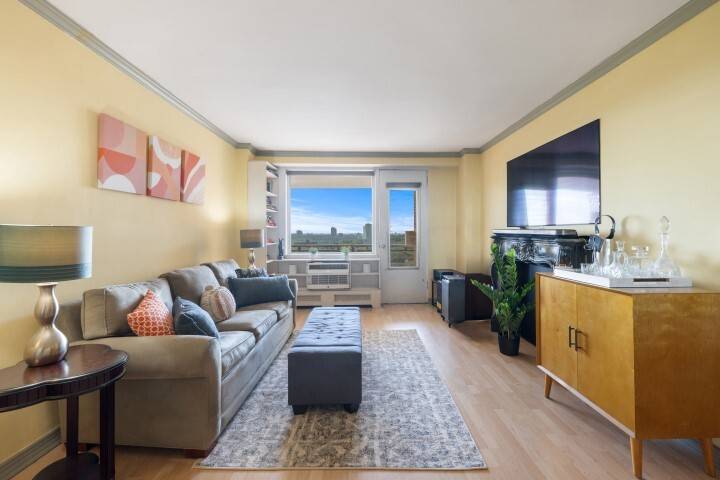 Bronx, NY 10471,5900 ARLINGTON Avenue #15E