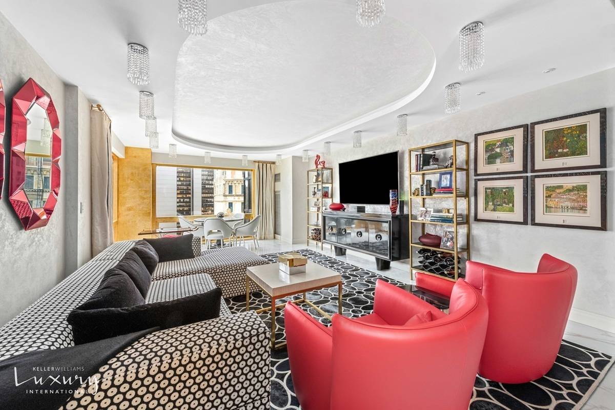 Manhattan, NY 10022,721 Fifth Avenue #32H