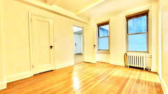 Manhattan, NY 10036,325 W 45TH Street #309