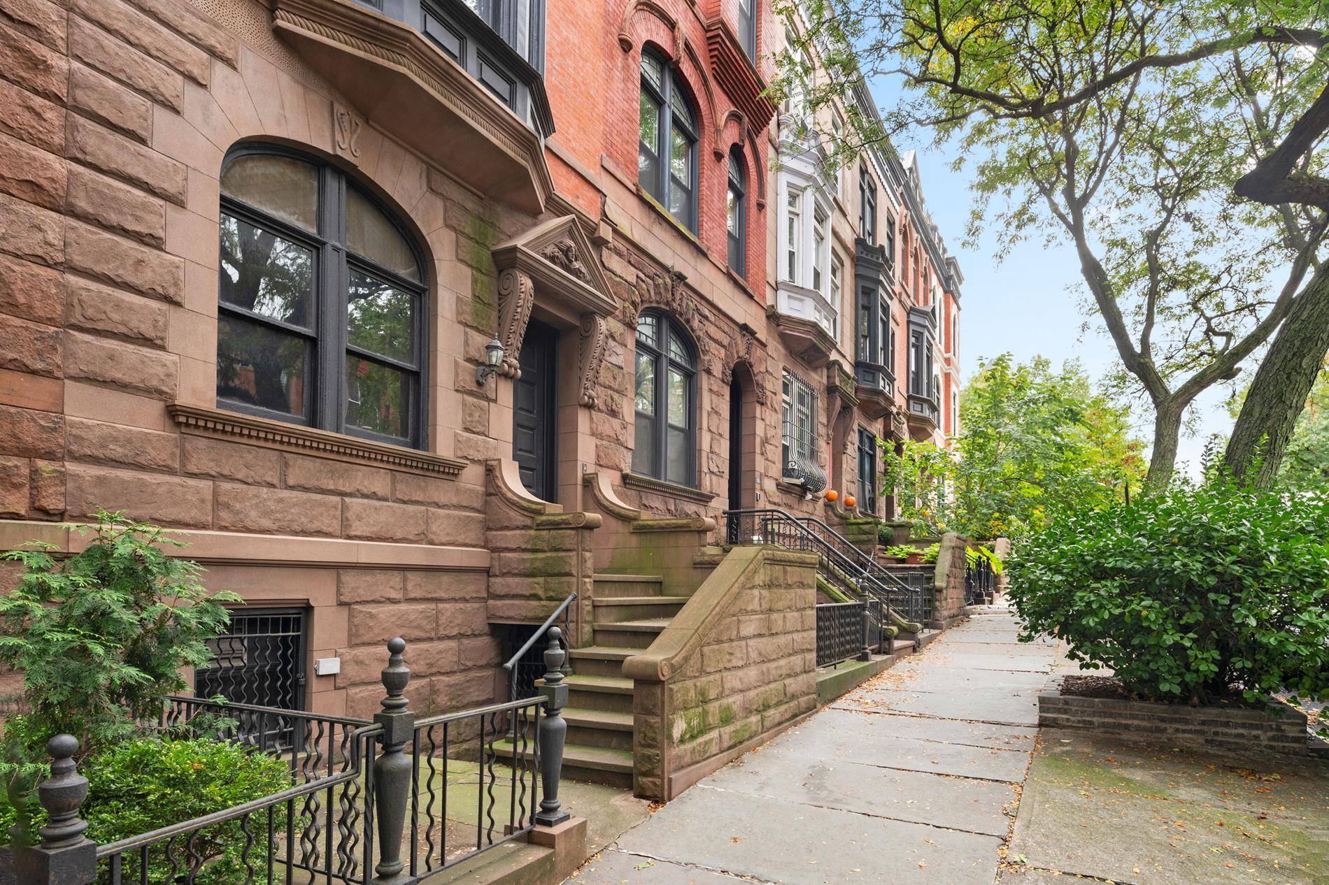 Manhattan, NY 10025,130 Manhattan Avenue