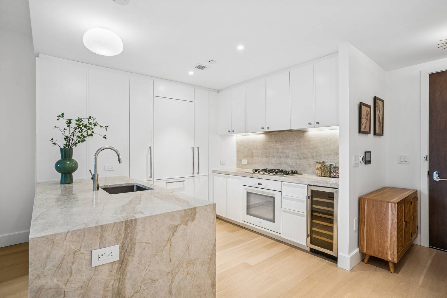 Manhattan, NY 10023,212 W 72ND Street #8A