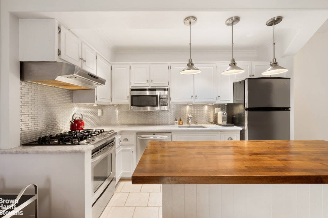 Manhattan, NY 10014,260 W 10TH Street #2E