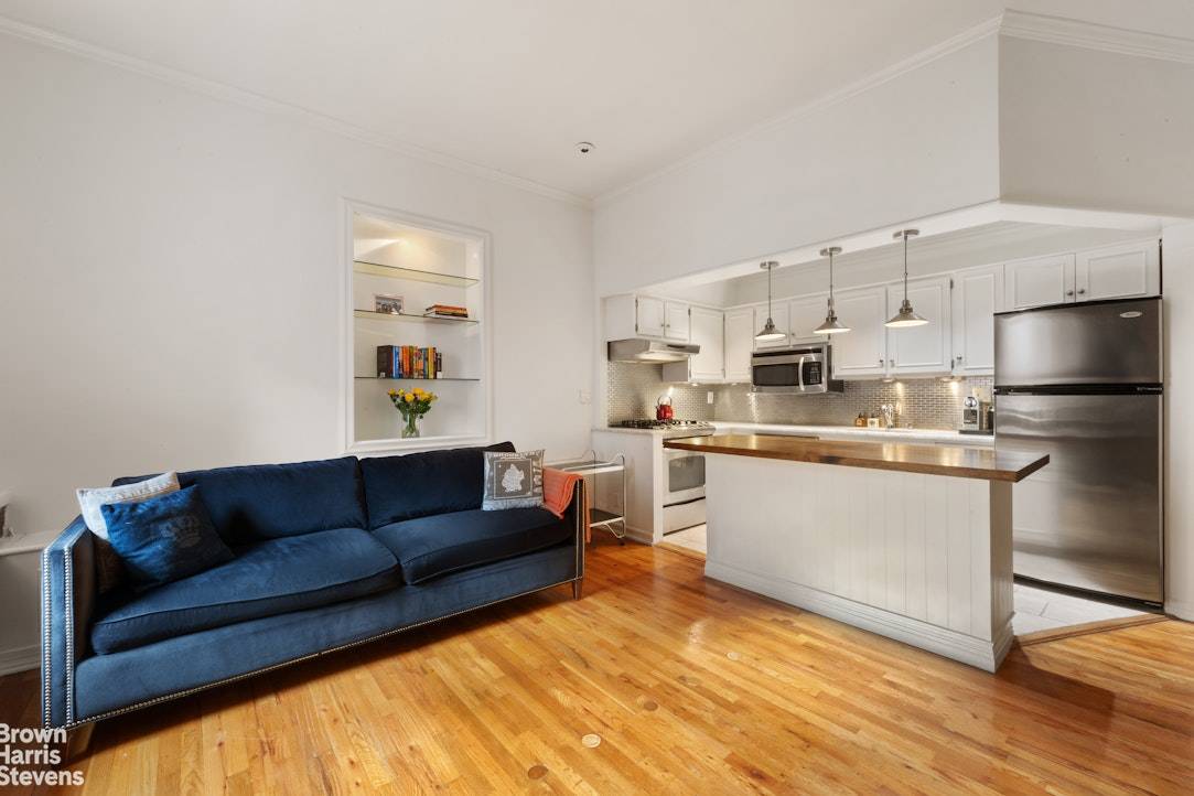 Manhattan, NY 10014,260 W 10TH Street #2E