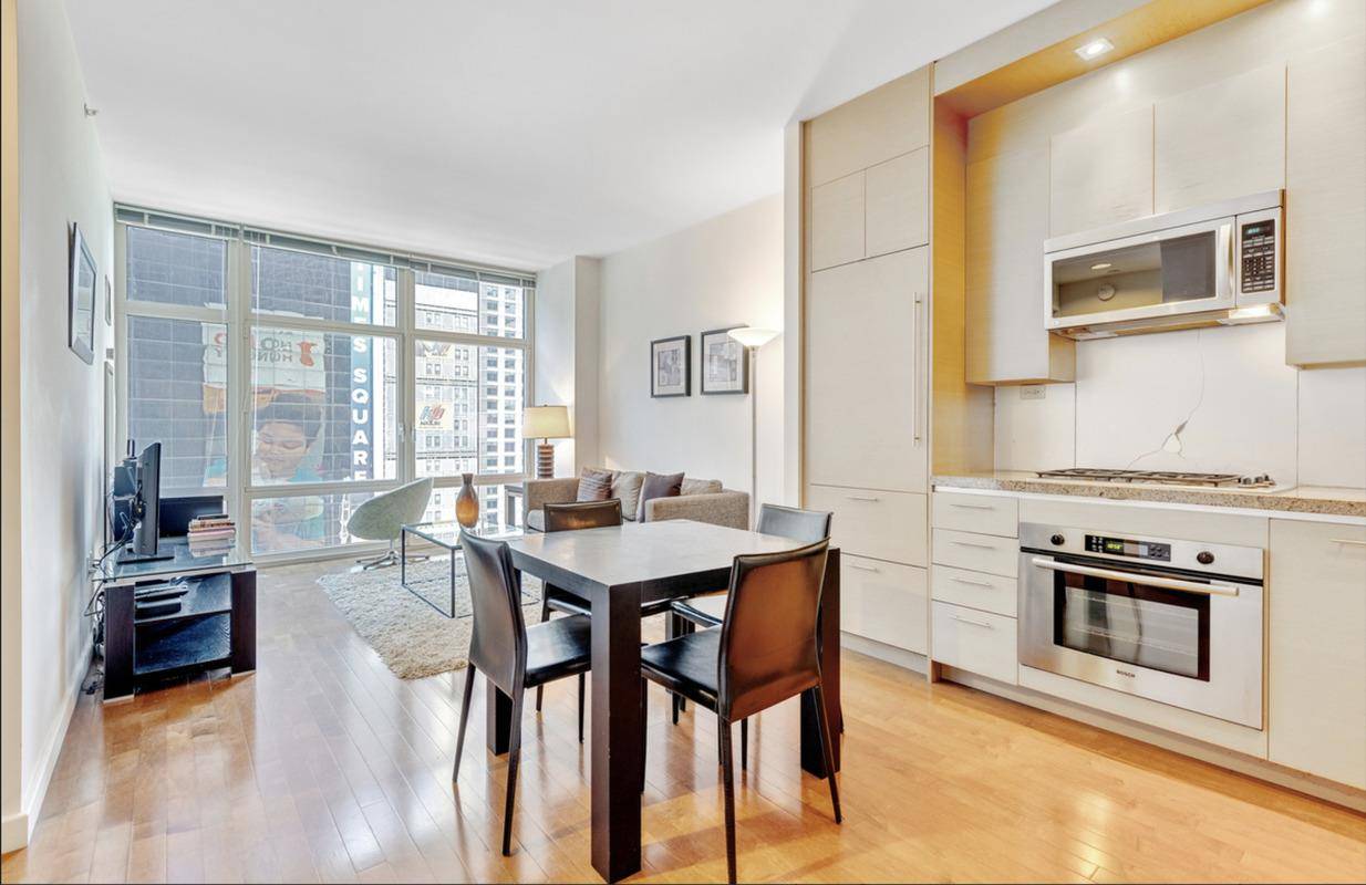 Manhattan, NY 10019,1600 Broadway #17-E