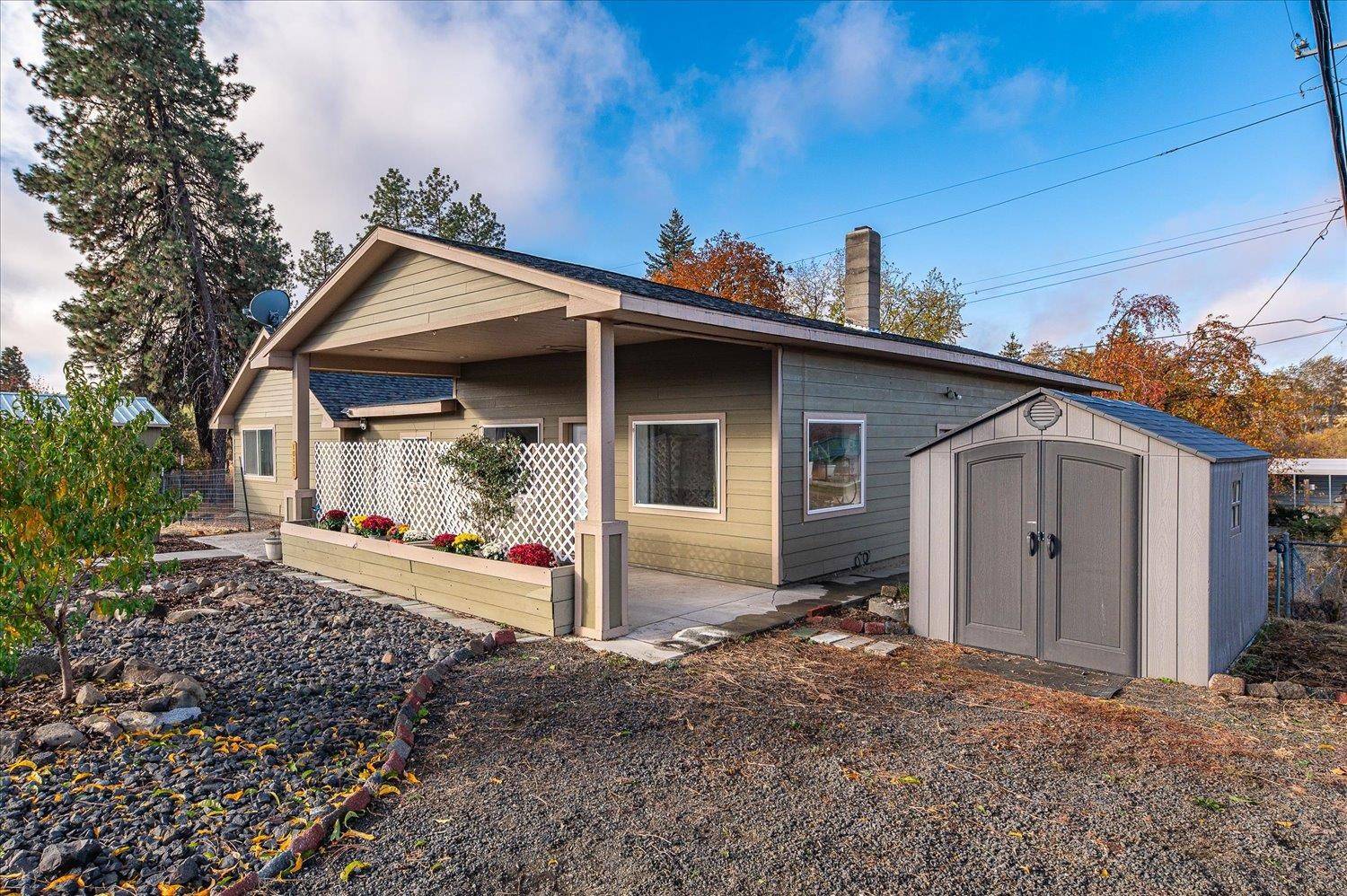 Four Lakes, WA 99014,10111 S Electric St