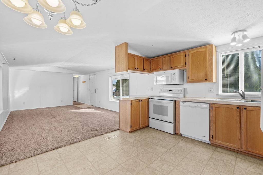 Greenacres, WA 99016,19029 E Boone Ave ##83