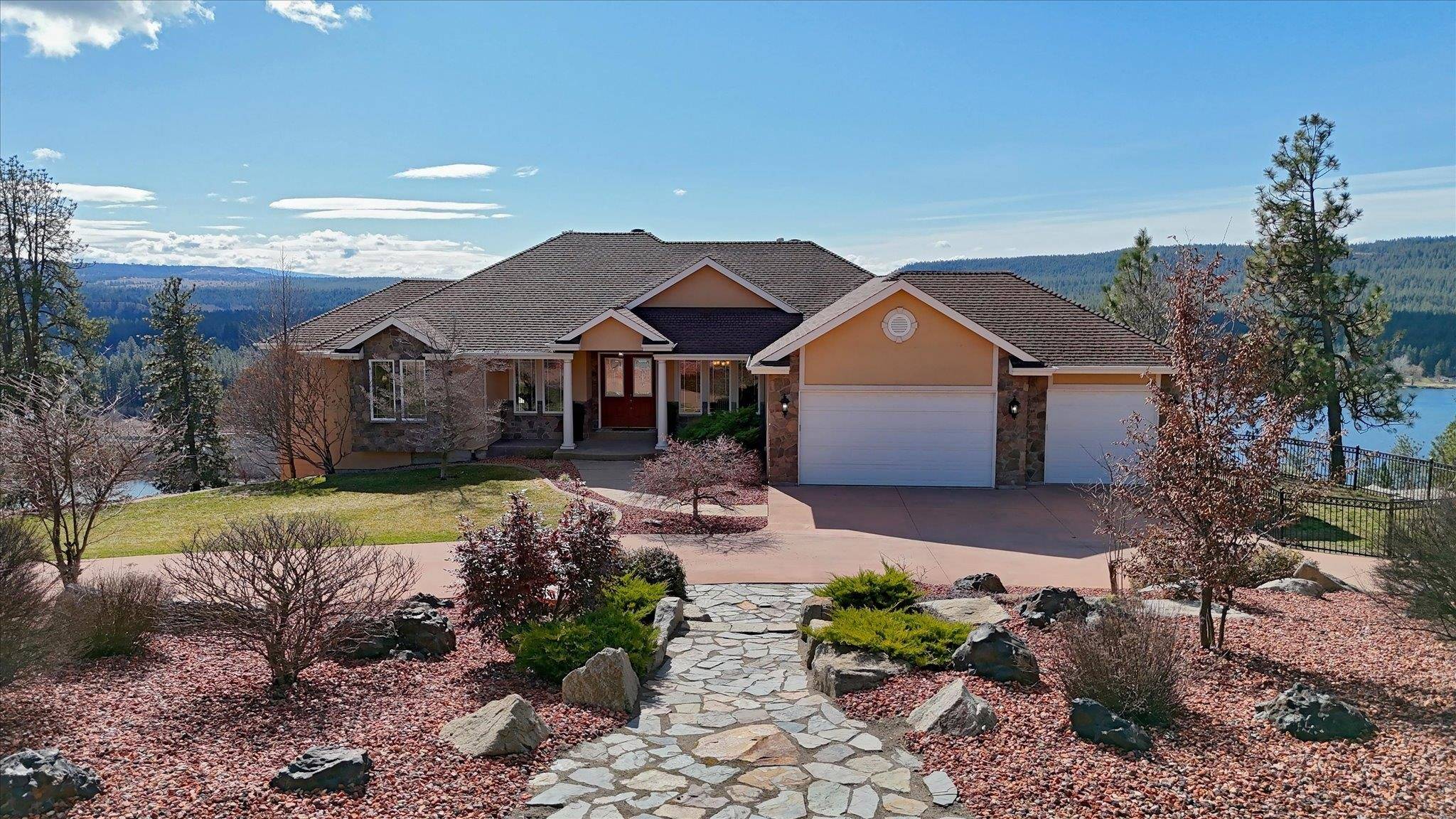 Nine Mile Falls, WA 99026,10673 W Lakeside Ln Ln
