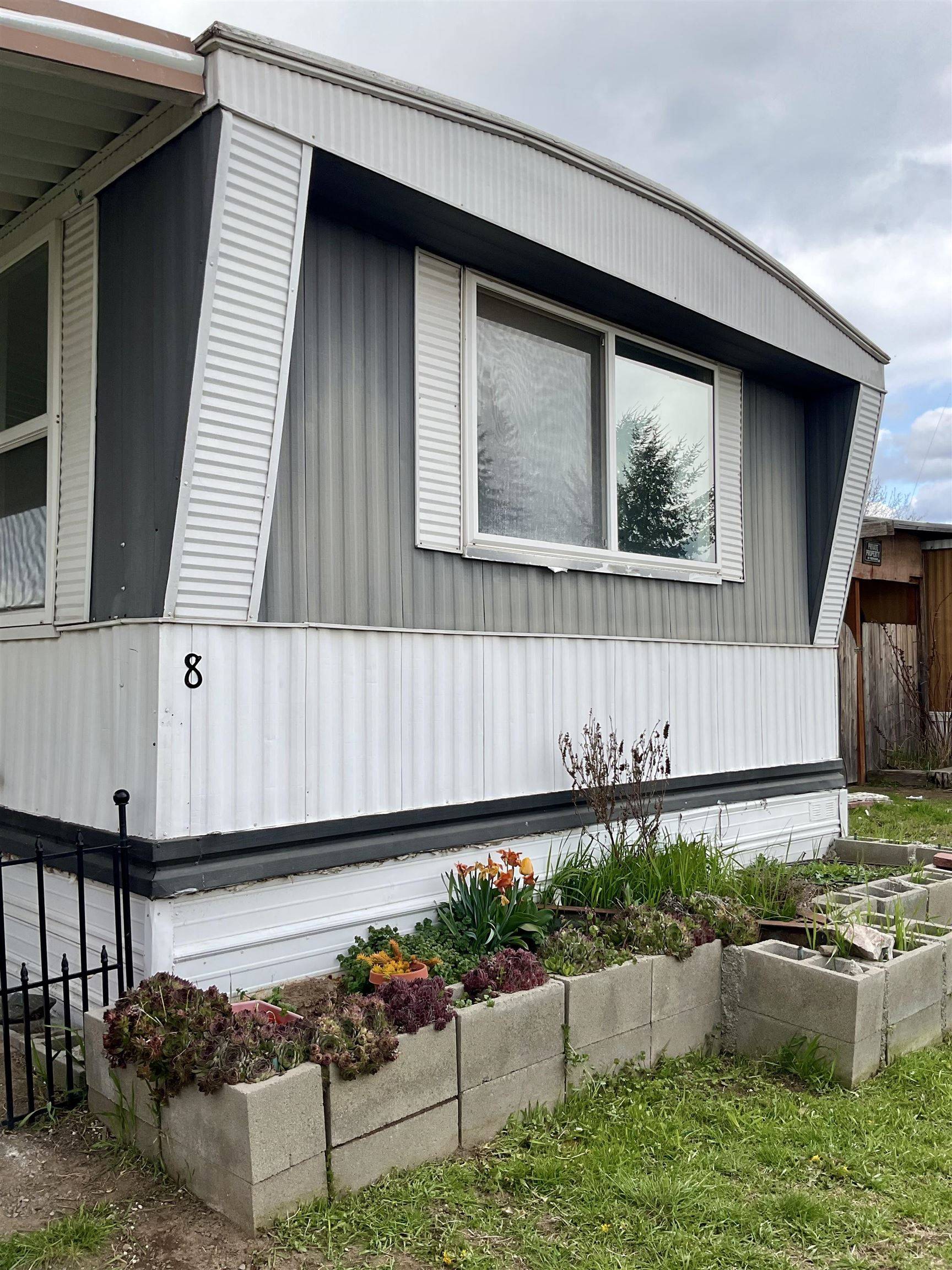 Deer Park, WA 99006,300 S Fir St ##8