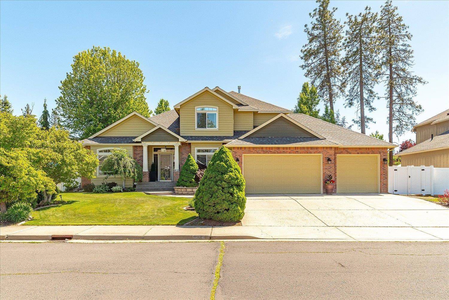 Spokane, WA 99208,912 E Huron Dr