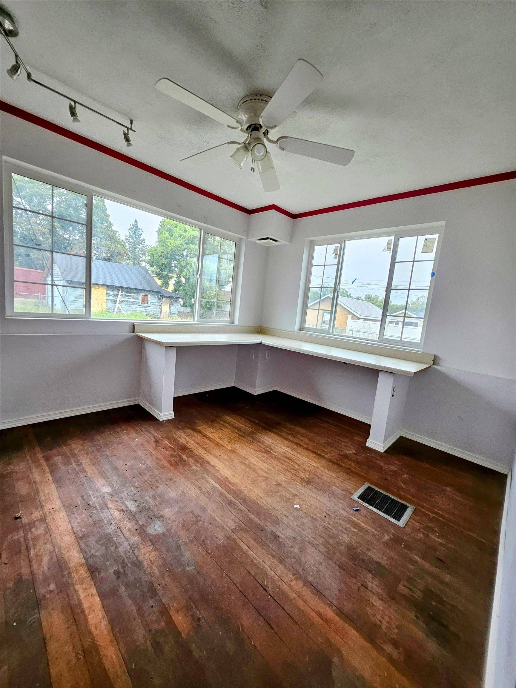 Spokane, WA 99207,1221 E Indiana Ave
