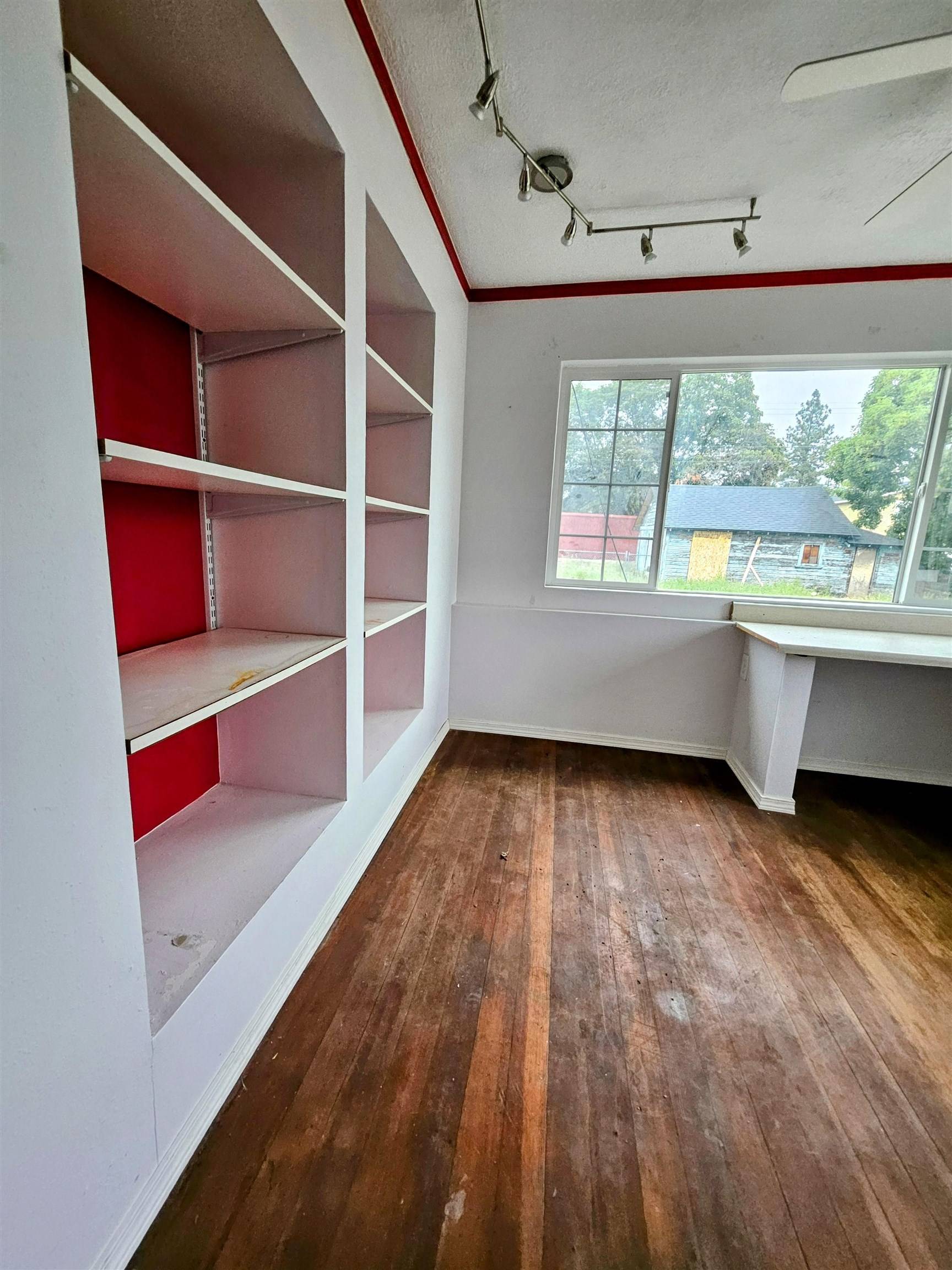Spokane, WA 99207,1221 E Indiana Ave