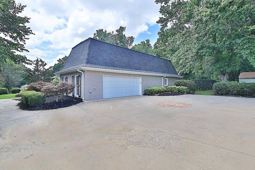 Roswell, GA 30075,865 Hickory Oak HOLW