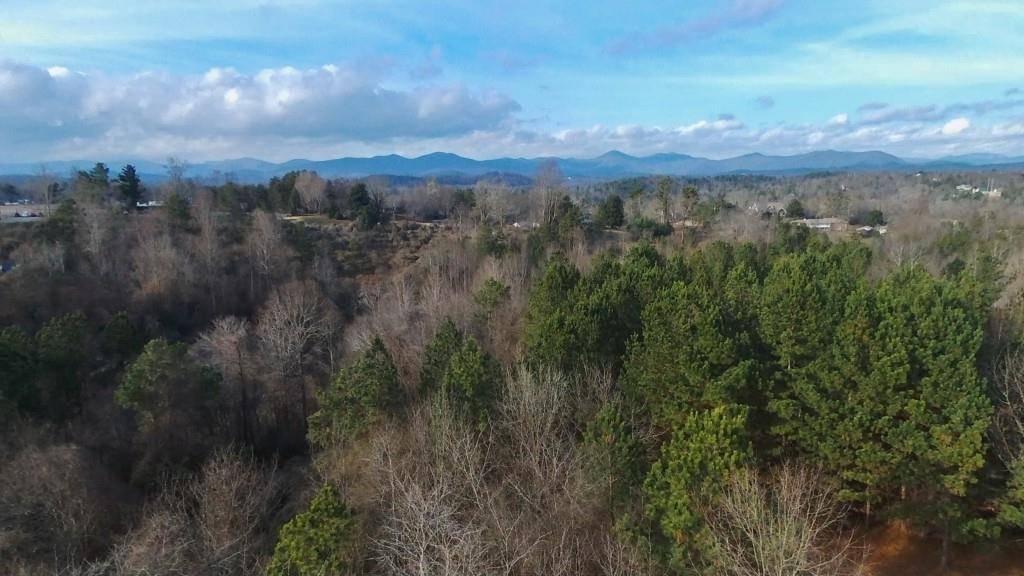 Dahlonega, GA 30533,135 Moores DR