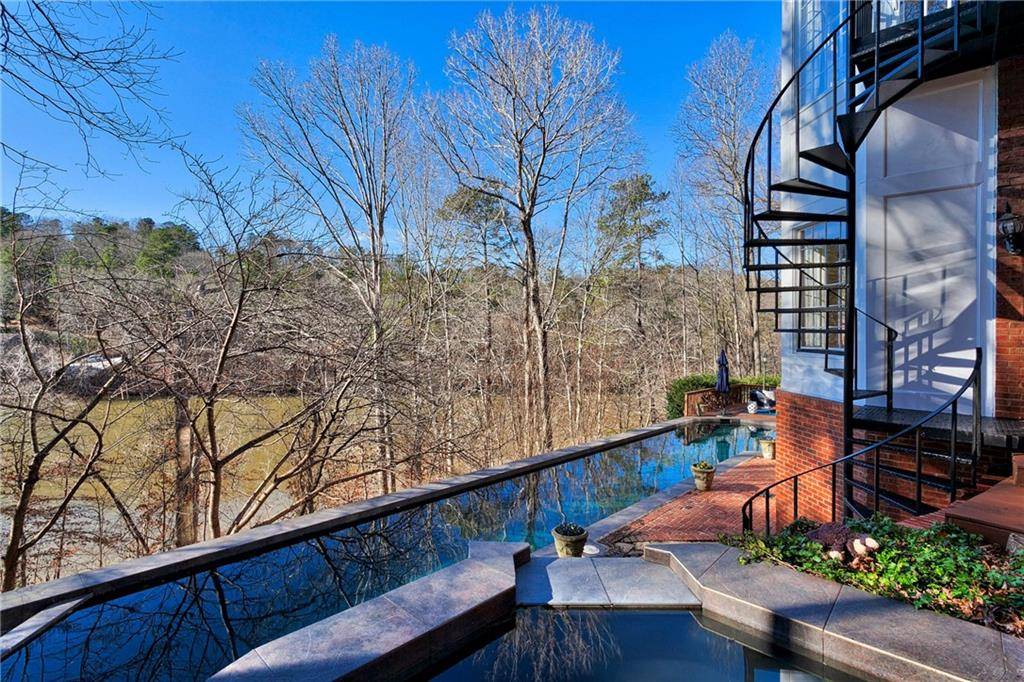 Sandy Springs, GA 30350,205 Grogans Lake Pointe