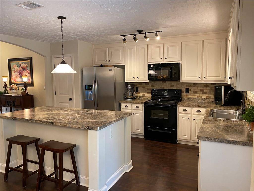 Winder, GA 30680,230 Falling Leaf LN
